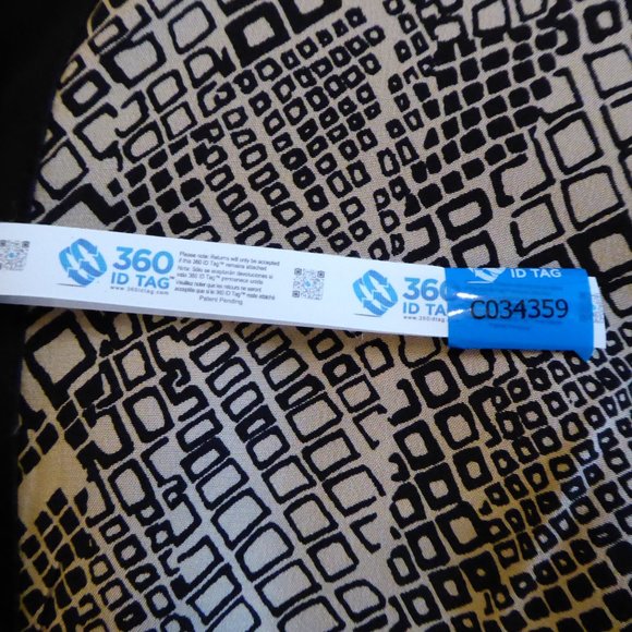 Trina Turk Meadows Top Button-up Silk Blouse Shirt Pink Tan Black Geo Pattern SM - Picture 3 of 15